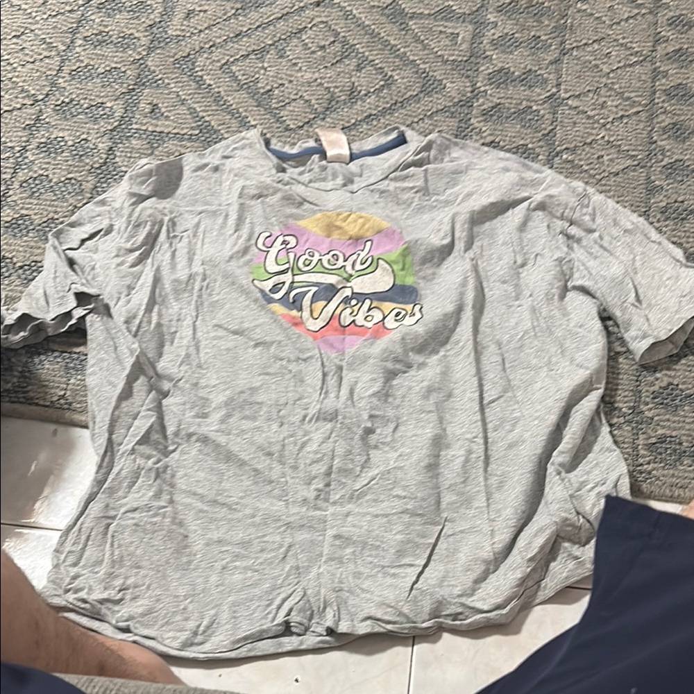Secret Treasures Gray Short Sleeve Tee